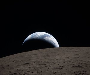 NASA опубликовало уникальные фото Луны