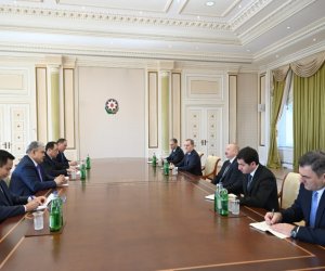 
İlham Əliyev Qazaxıstanın xarici işlər və nəqliyyat nazirlərini qəbul edib