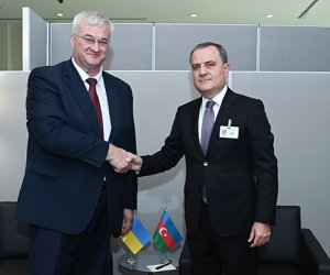 Andrey Sibiqa Ceyhun Bayramova zəng edib