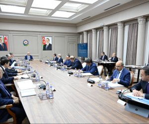 Baş nazir iclas keçirib