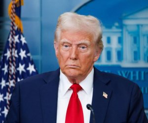 На случай провала переговоров: Америка &laquo;загружает корабли лучшим оружием&raquo;