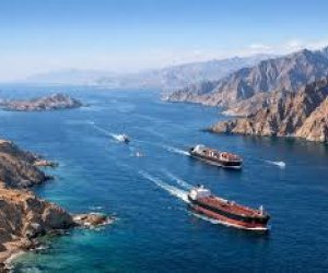 Bloomberg: Два супертанкера не смогли проплыть через Ормузский пролив