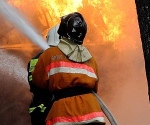 В Казахстане при пожаре в жилом доме погибли трое детей