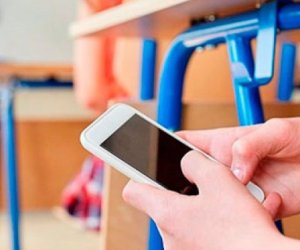 3 nəfər imtahandan xaric edildi- Telefon aşkarlanıb