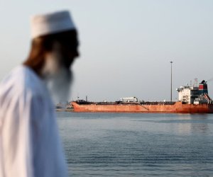 Tramp İran limanlarına giriş-çıxışı qadağan edəcəyini açıqlayıb