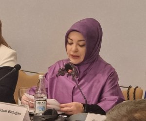 Türkiyədə zorakılıq görən qadınlar proqram vasitəsilə polisə məlumat verə bilir - deputat