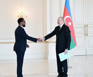 Prezident yeni səfirləri qəbul edib