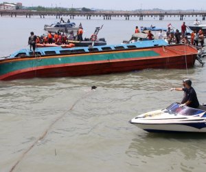 Banqladeşdə gəmi qəzasında 250 nəfər itkin düşüb