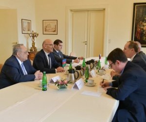 Elçin Əmirbəyov və Jiri Brodski Cənubi Qafqazda təhlükəsizliyi müzakirə ediblər