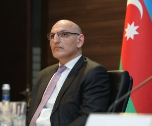 Амирбеков обсудил двусторонние связи и энергетику на встречах в Чехии