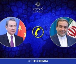 Əraqçi çinli həmkarı ilə telefon danışığı aparıb