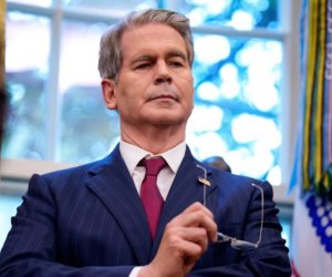 Бессент грозит Ирану, России и Китаю