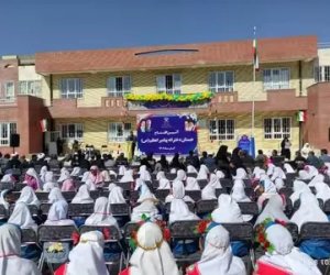 İranda məktəblər distant təhsilə keçir