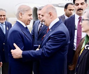 Шахбаз Шариф и Исхак Дар прибыли с визитом в Турцию