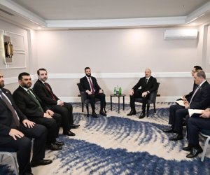 
İlham Əliyevin Antalyada Suriyanın keçid dövrü Prezidenti ilə görüşü olub