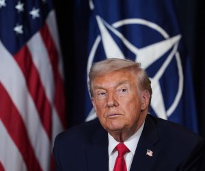 Tramp Hörmüz boğazanın açılmasından danışıb