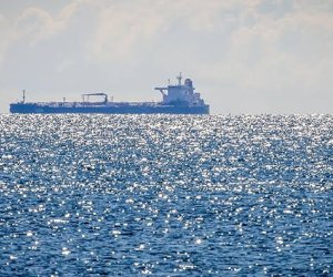 132 млн баррелей нефти заблокированы в Персидском заливе