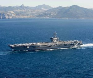 Горел атомный авианосец: пострадали моряки