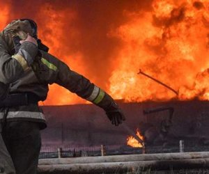 В России горит нефтебаза: тушат сотни пожарных