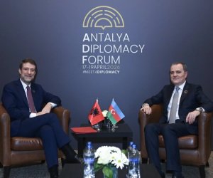 Bayramov albaniyalı həmkarı iləgörüşdü