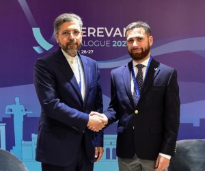 İran və Ermənistan rəsmilərigörüşdü
