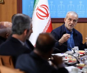 Pezeşkyan: İran gərginliyin azaldılması üçün diplomatiyanı prioritet sayır