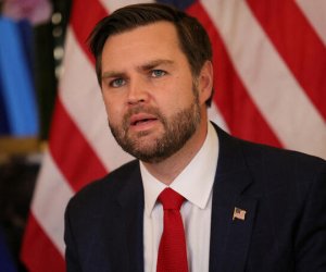 Делегация США во главе с Вэнсом отбыла в Пакистан на переговоры с Ираном