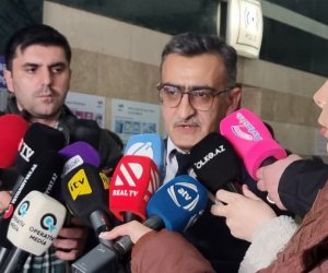 Sərnişinlər 20 dəqiqəyə yaxın tuneldə qalıblar