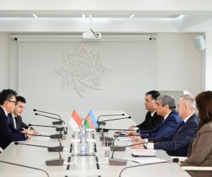 
Anar Əliyev İndoneziya səfiri ilə görüşüb