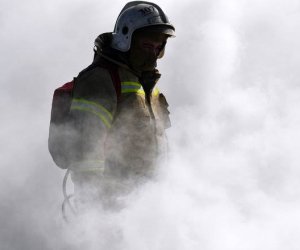 Почти 300 человек тушат пожар на терминале в России