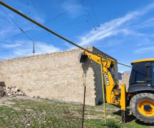 
Gəncə və Göygöldə qanunsuz tikililər sökülüb