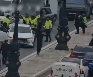 На проспекте Гейдара Алиева в Баку автомобиль сбил пешехода