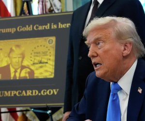 Trampın qızıl kartını əldə etmək üçün 1 milyon dollarınızdan keçməlisiz