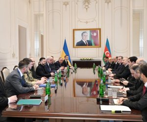 Qəbələdə İlham Əliyevin Volodimir Zelenski ilə geniş tərkibdə görüşü keçirilir - Yenilənir