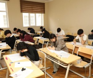 Bu gün 55 mindən çox şagird buraxılış imtahanı verəcək