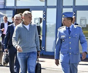 Премьер-министр Чехии отправился с визитом в Азербайджан