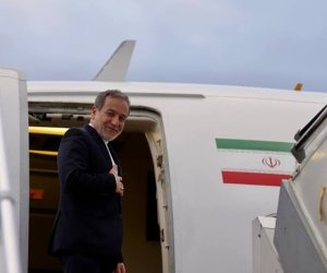 Tasnim: İranın xarici işlər naziri İslamabada qayıdıb