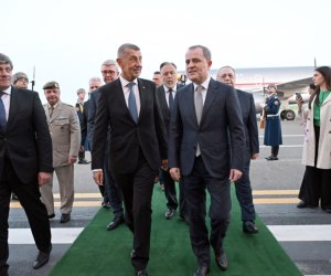 Премьер Чехии прилетел в Габалу