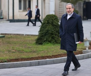 Iran&rsquo;s Araghchi says neighbours remain priority after Oman talks