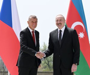 Андрей Бабиш пригласил Ильхама Алиева посетить Чехию