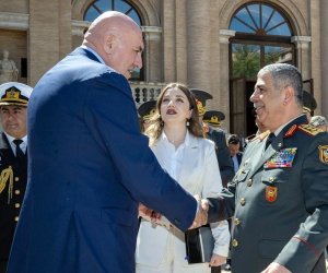 Azərbaycan müdafiə naziri İtaliyaya səfər edib