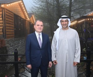 Ceyhun Bayramov BƏƏ dövlət naziri ilə görüşüb