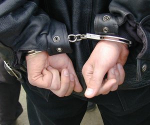 

Dələduzluğa görə beynəlxalq axtarışda olan şəxslər saxlanılıb
