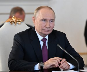Putin Qələbə Günü münasibətilə Ukrayna ilə atəşkəsə hazır olduğunu bildirib