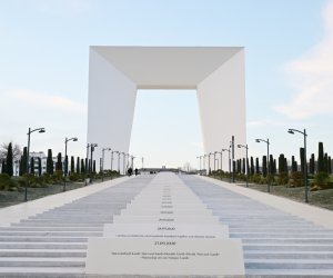 Дипломаты посетили Ханкенди и ознакомились с ходом восстановительных работ