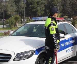 Yol Polisi həftəsonu yollardakı vəziyyətlə bağlı sürücülərə xəbərdarlıq edib