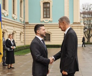 Премьер Чехии увидится с Зеленским в Ереване