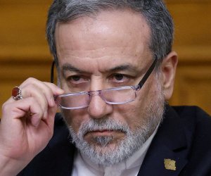 Арагчи опроверг сообщения о готовности Ирана обсуждать ядерную программу с США