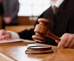В Баку начался суд над главредом Hürriyyət Вугаром Мамедовым