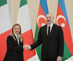 İlham Əliyev və Meloni mətbuata bəyanatlarla çıxış edirlər